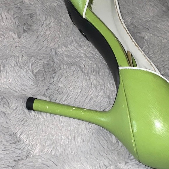 2/$20 Highlights Green Peep-Toe Heels with Bow Detail - Picture 8 of 14